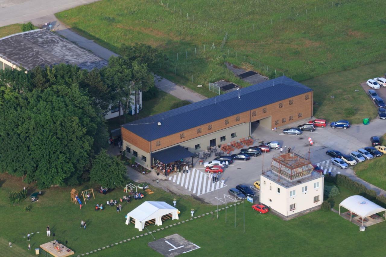 Penzion na letisku - areál SKY PARK Trenčín Exterior foto